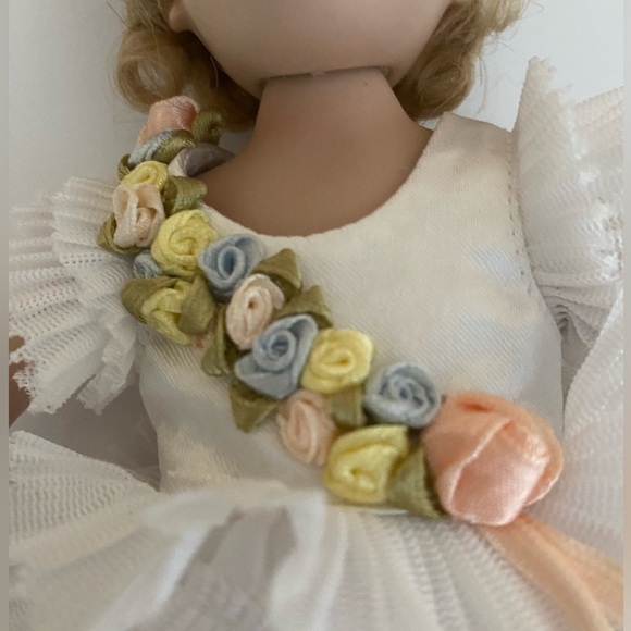 MBI Porcelain Shirley Temple 10” Doll “Baby Take a Bow” Ruffled White Dress - Picture 9 of 10